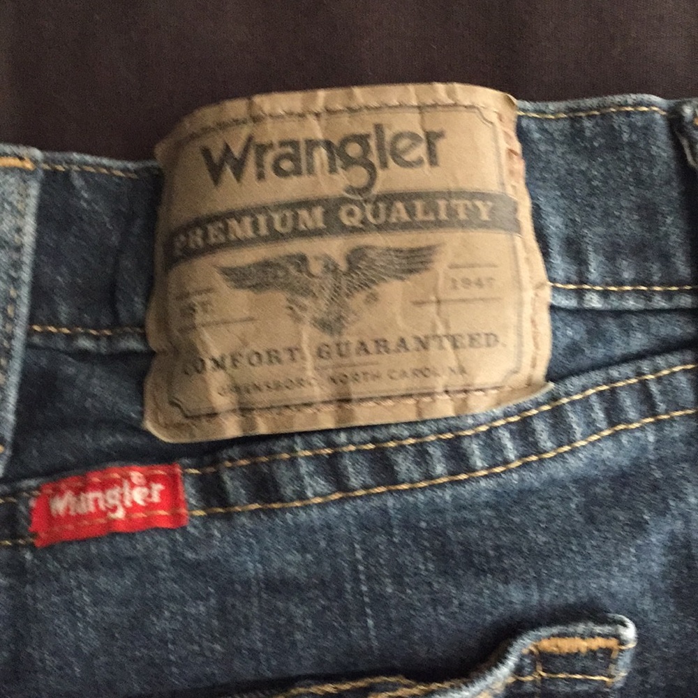 Wrangler Shorts. - Picture 3 of 3